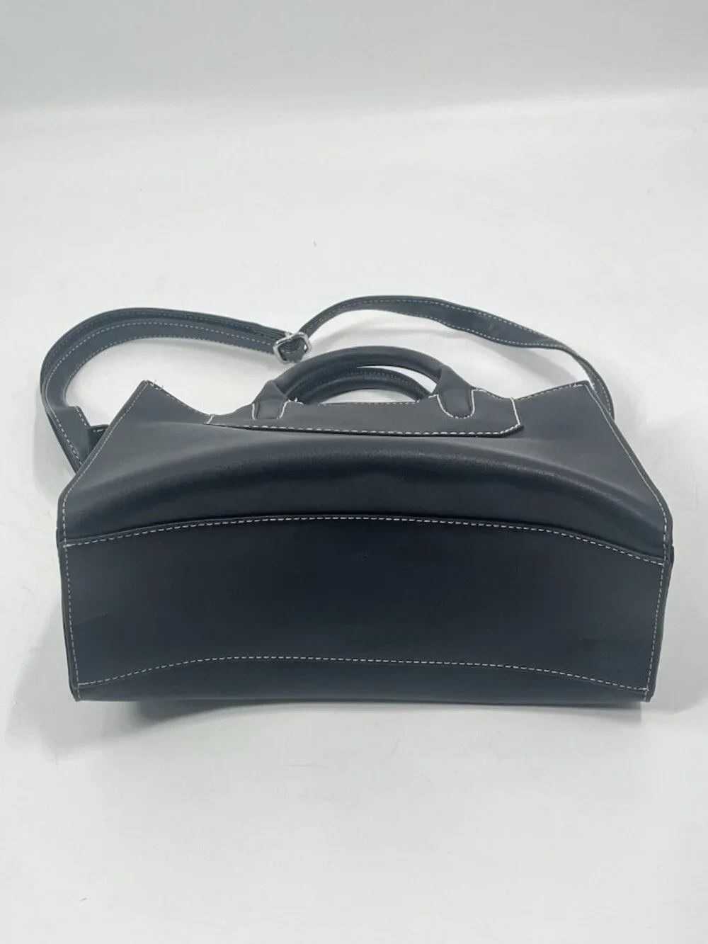 London Fog Black Structured Satchel Contrast Stitch Crossbody Purse Quiet Luxury